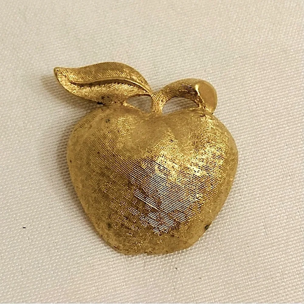 💫 Vintage Gold Apple Brooch Pin